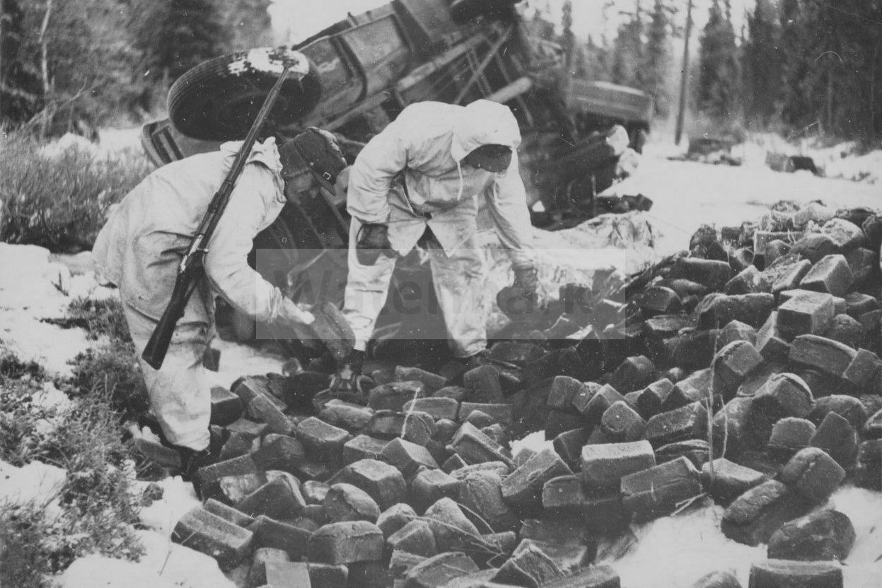Finnish soldiers collect loaves of bread at an overturned Soviet  WW2 photo #415