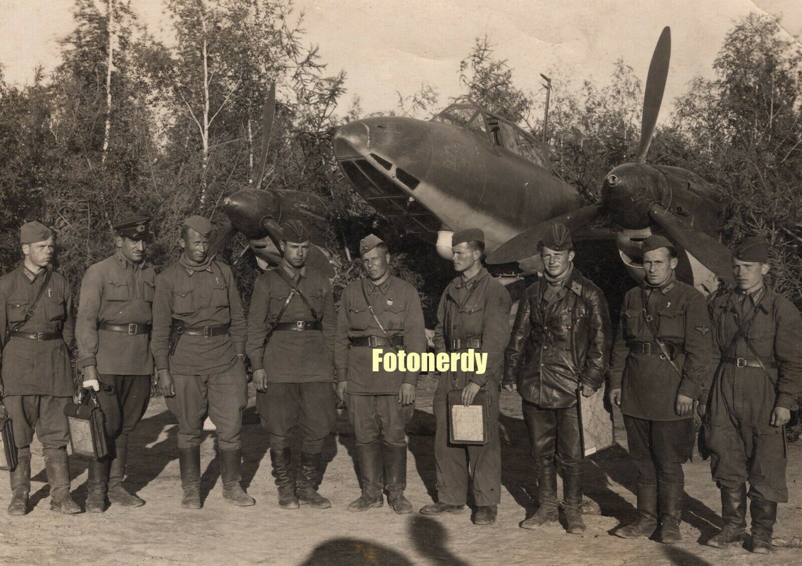 *petlyakov Pe-2 Bomber Plane Crew / Paratrooper Badges* Wwii Soviet Photo A4